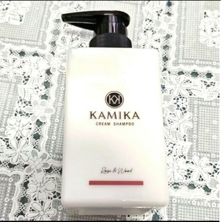 カミカ(KAMIKA)の新品未使用　カミカ　オールインシャンプー　ローズ＆ウッドの香り　1本　期間限定(シャンプー)