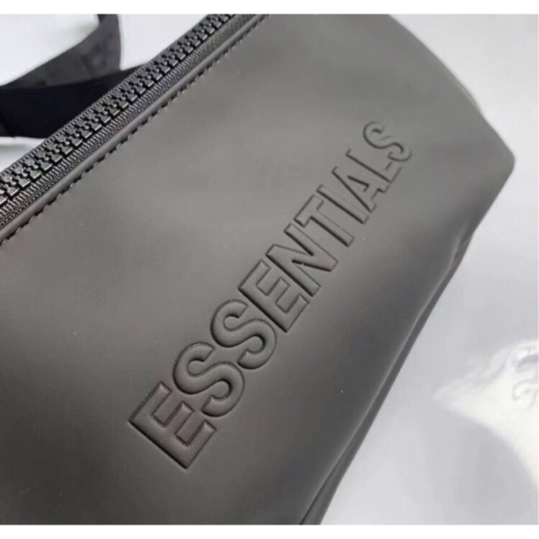 Essential(エッセンシャル)のFOG ESSENTIALS エッセンシャルズボディーバック　男女兼用ブラック メンズのバッグ(ボディーバッグ)の商品写真