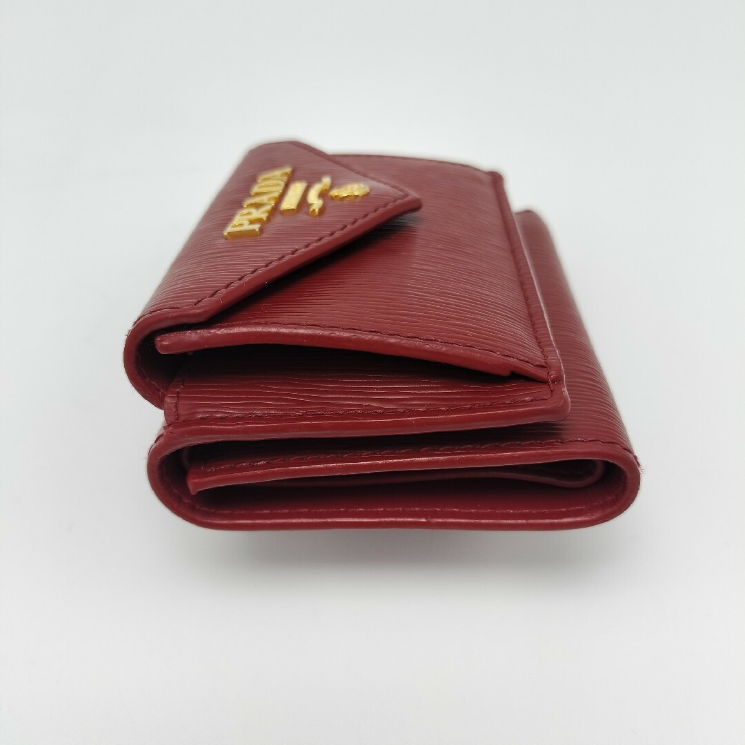 PRADA(プラダ)の極美品✨プラダ　折り財布　三つ折り　レザー レディースのファッション小物(財布)の商品写真