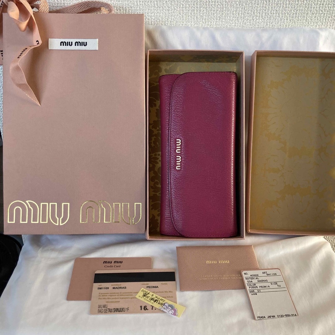 miumiu(ミュウミュウ)のmiumiu 長財布　ピンク　国内正規品　証明書あり レディースのファッション小物(財布)の商品写真