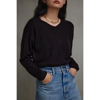 アズールバイマウジー(AZUL by moussy)のAZUL BY MOUSSY〜ヌーディー2WAYVネックニットトップス新品未使用(ニット/セーター)