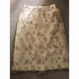 ロキエ(Lochie)のcarven flower skirt(ひざ丈スカート)