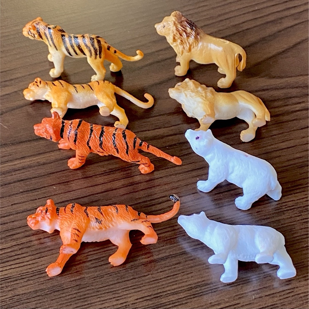 動物ミニチュアフィギュア 8個セット トラ・シロクマ・ライオン 玩具 ジオラマ エンタメ/ホビーのフィギュア(その他)の商品写真