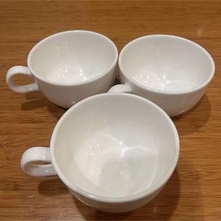 ナルミ(NARUMI)のナルミ　ボーンチャイナ　ホワイトカップ　3つ　中古品(グラス/カップ)