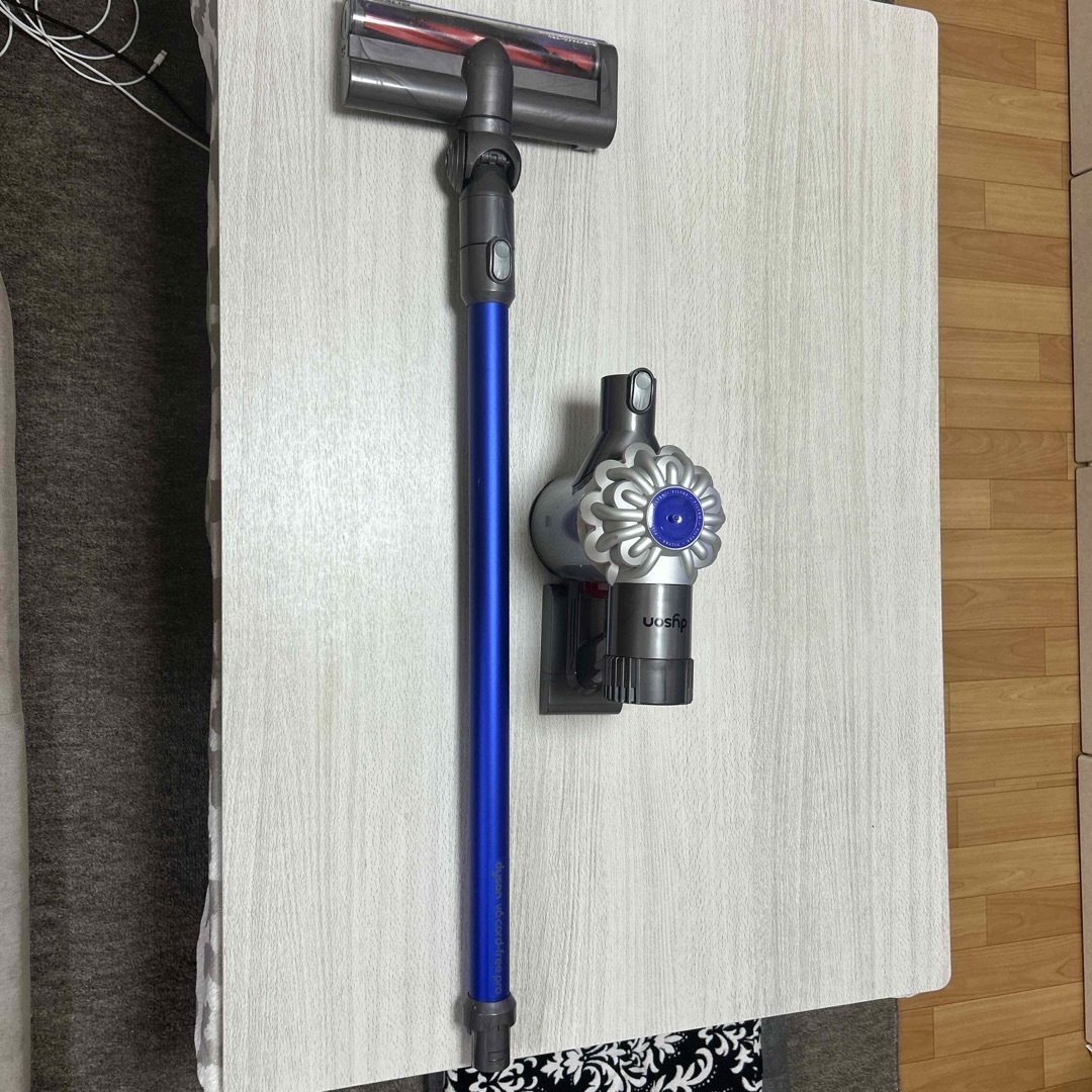 Dyson(ダイソン)のダイソン  DC62  コードレスクリーナー 充電器無し スマホ/家電/カメラの生活家電(掃除機)の商品写真