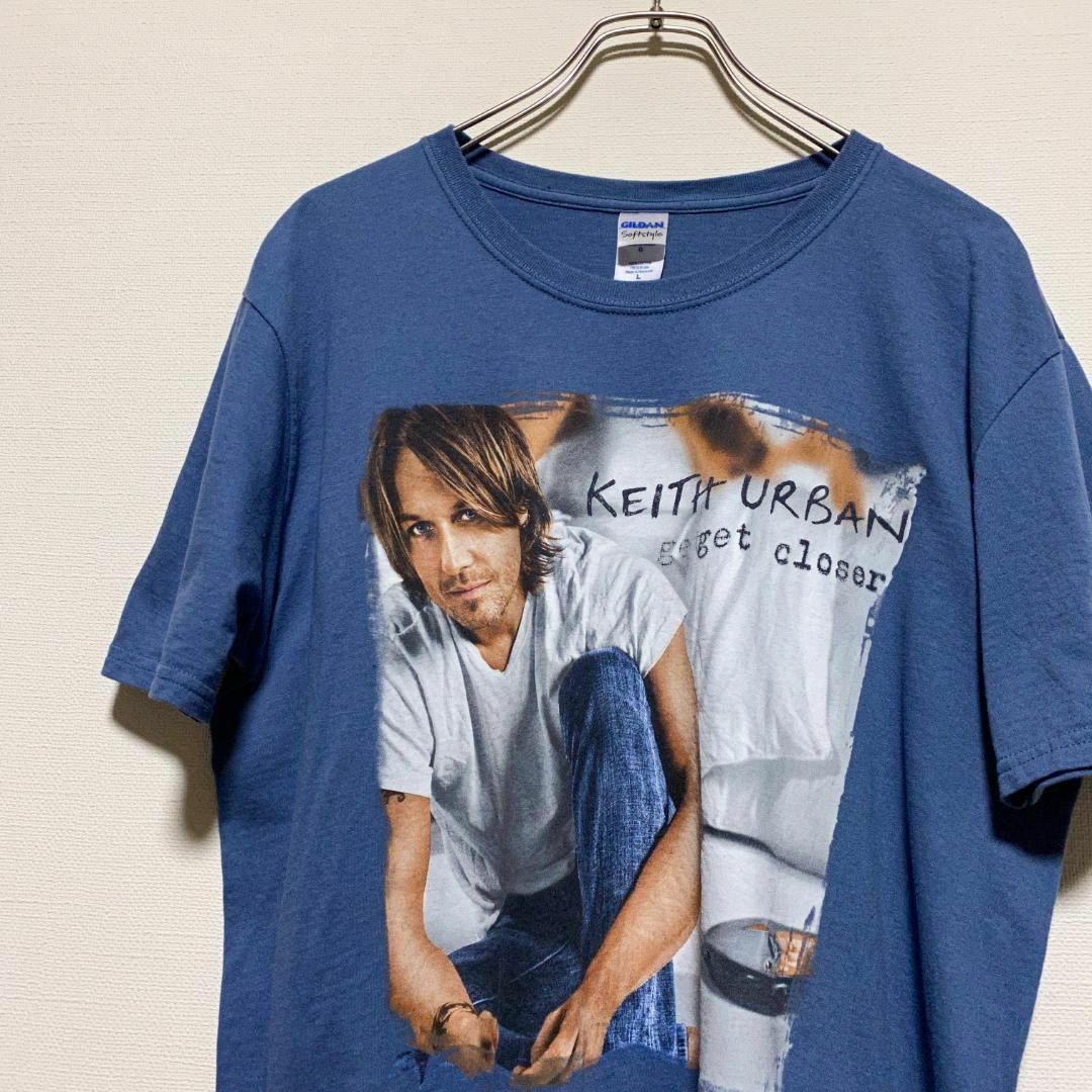 GILDAN(ギルタン)のアメリカ古着　キース・アーバン 　ツアー Tシャツ　半袖　GILDAN F206 メンズのトップス(Tシャツ/カットソー(半袖/袖なし))の商品写真
