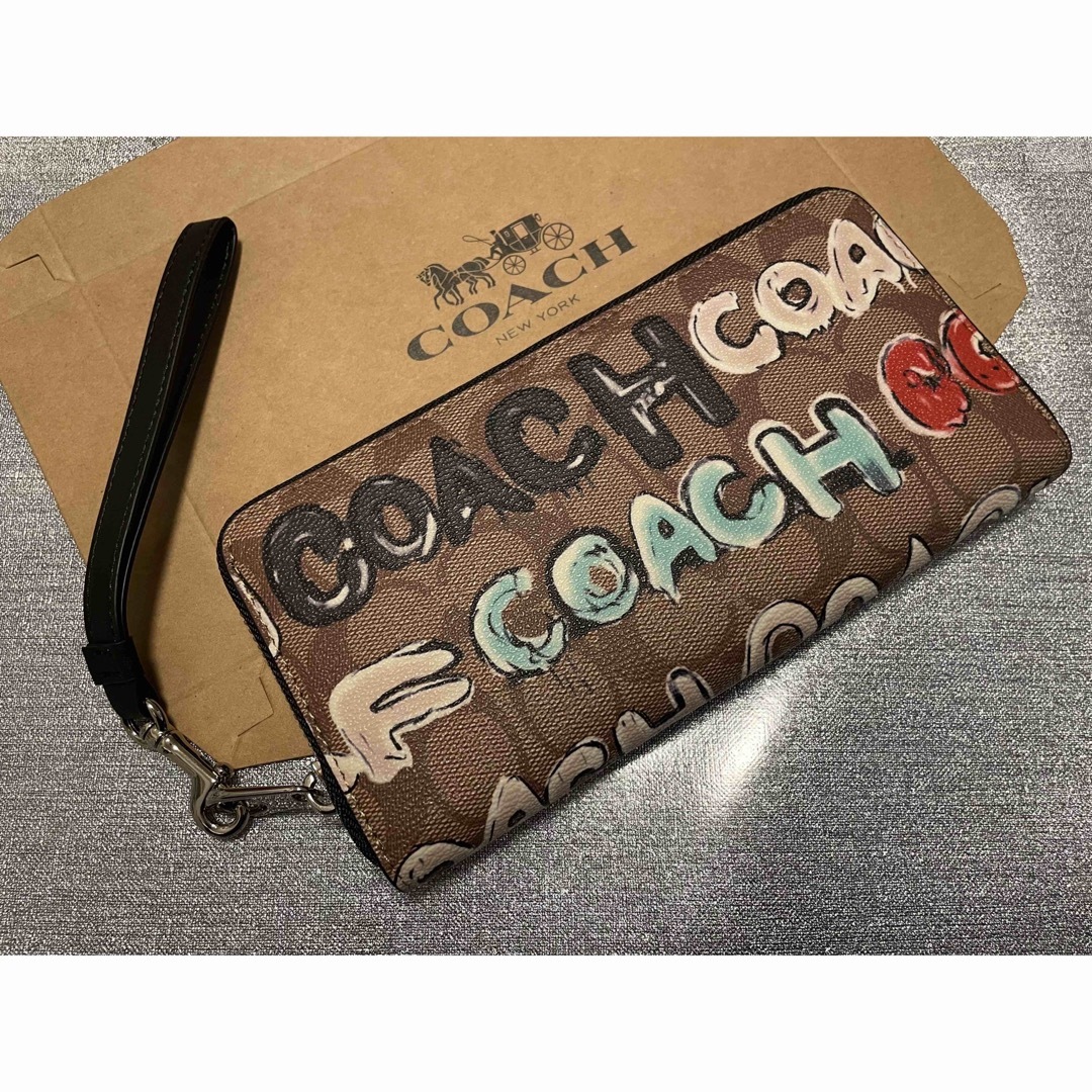 COACH(コーチ)のCOACH ミント　サーフ　長財布　ファスナー　シグネチャー　未使用品 レディースのファッション小物(財布)の商品写真