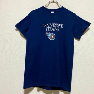 ギルタン(GILDAN)のアメリカ古着　NFL テネシー・タイタンズ　アメフト　チームロゴ　J58(Tシャツ/カットソー(半袖/袖なし))