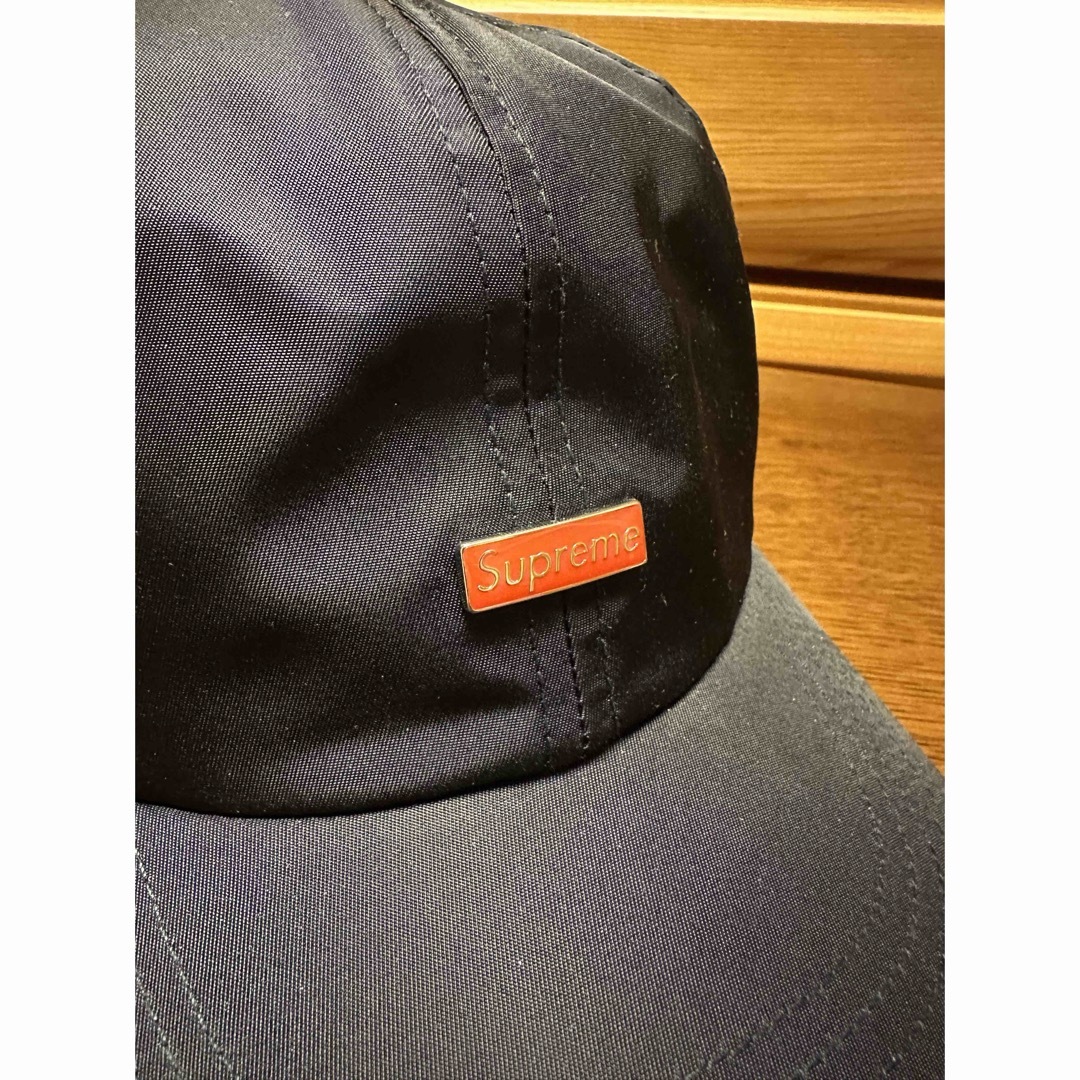 Supreme(シュプリーム)の23AW Supreme Enamel Logo 6-Panel ネイビー 美品 メンズの帽子(キャップ)の商品写真