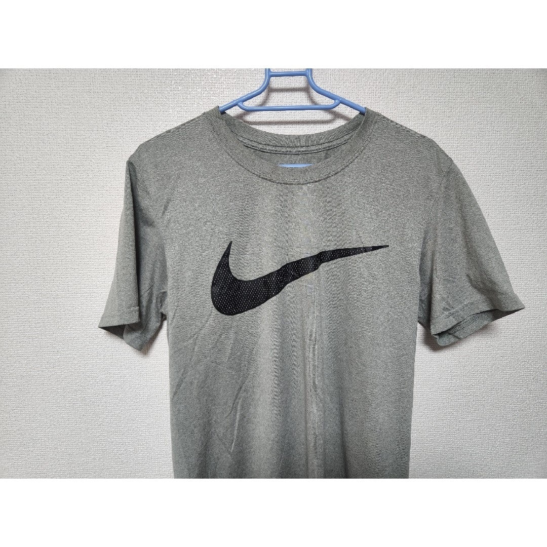 NIKE(ナイキ)のNIKE　ナイキ　ビックスウォッシュ　Tシャツ　グレー　S　ドライフィット メンズのトップス(Tシャツ/カットソー(半袖/袖なし))の商品写真