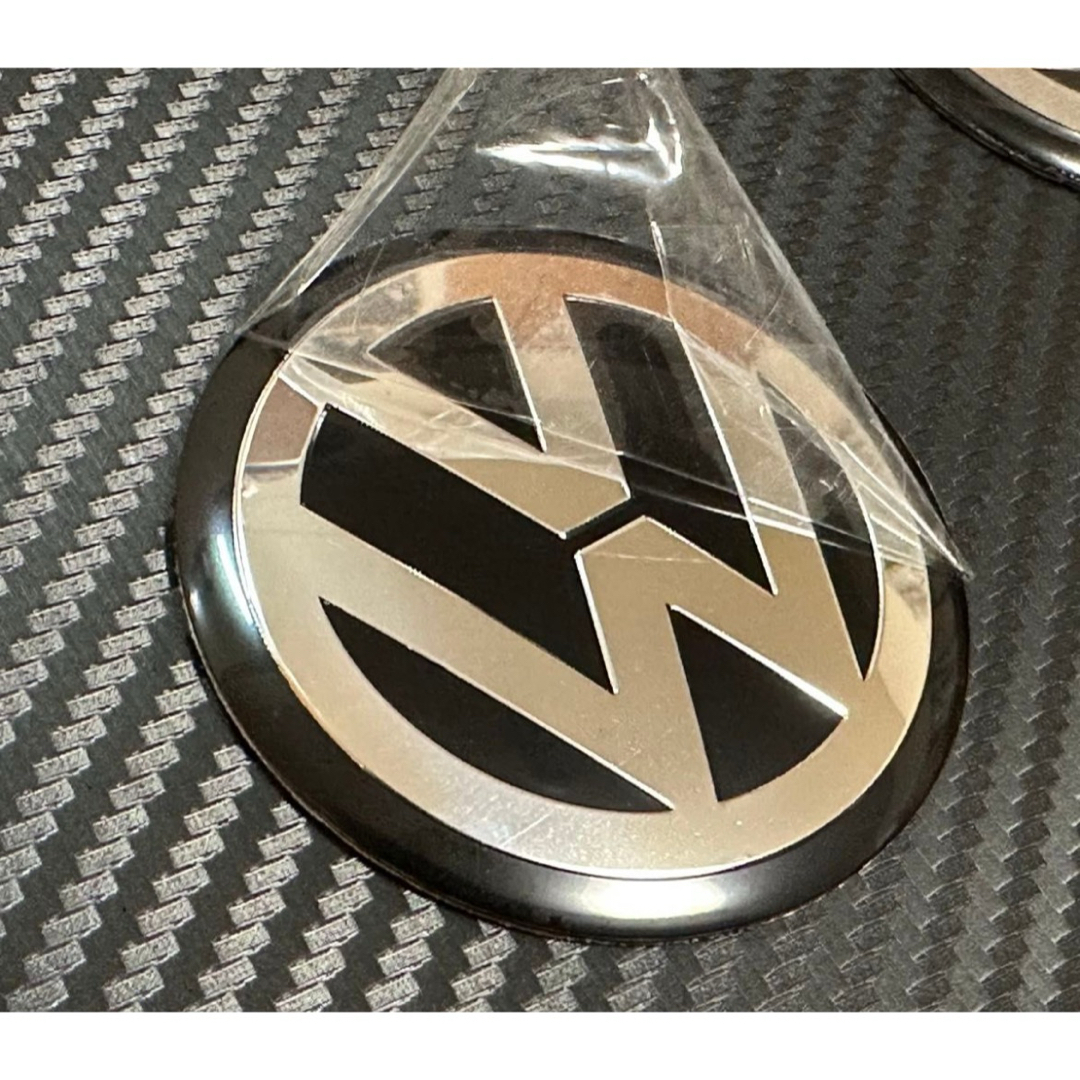 Volkswagen(フォルクスワーゲン)のVW フォルクスワーゲン　ホイール　センターキャップ　カバー　黒 自動車/バイクの自動車(車外アクセサリ)の商品写真