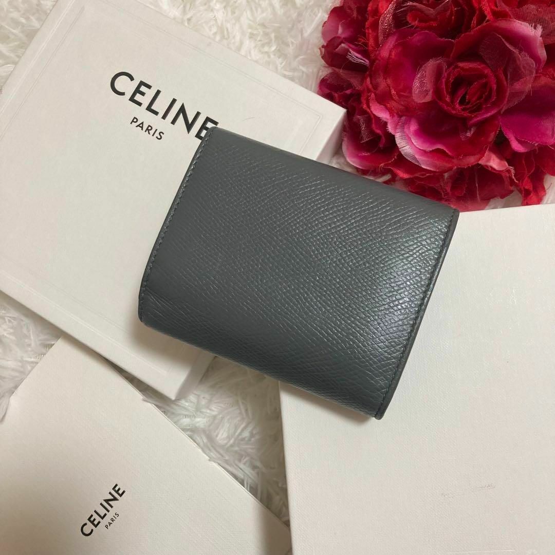 celine(セリーヌ)の美品✨現行✨セリーヌ 3つ折り スモール トリフォールド 財布　グレー レディースのファッション小物(財布)の商品写真