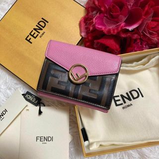 フェンディ(FENDI)の人気✨フェンディ 三つ折り財布 ピンク ブラウンエフイズ ズッカ柄 レディース(財布)