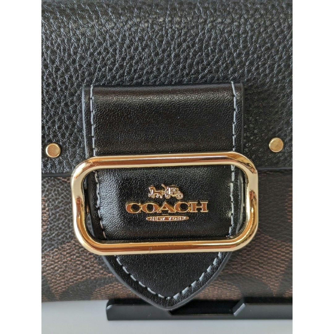 COACH(コーチ)の新品未使用スモールモーガンブラック×シグネチャー×スタッズ付き2つ折り財布 レディースのファッション小物(財布)の商品写真