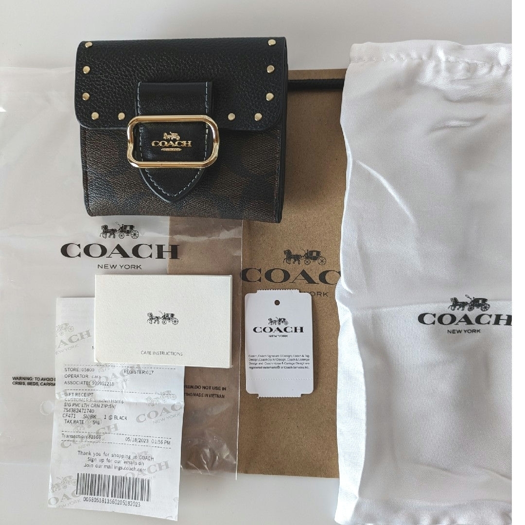 COACH(コーチ)の新品未使用スモールモーガンブラック×シグネチャー×スタッズ付き2つ折り財布 レディースのファッション小物(財布)の商品写真