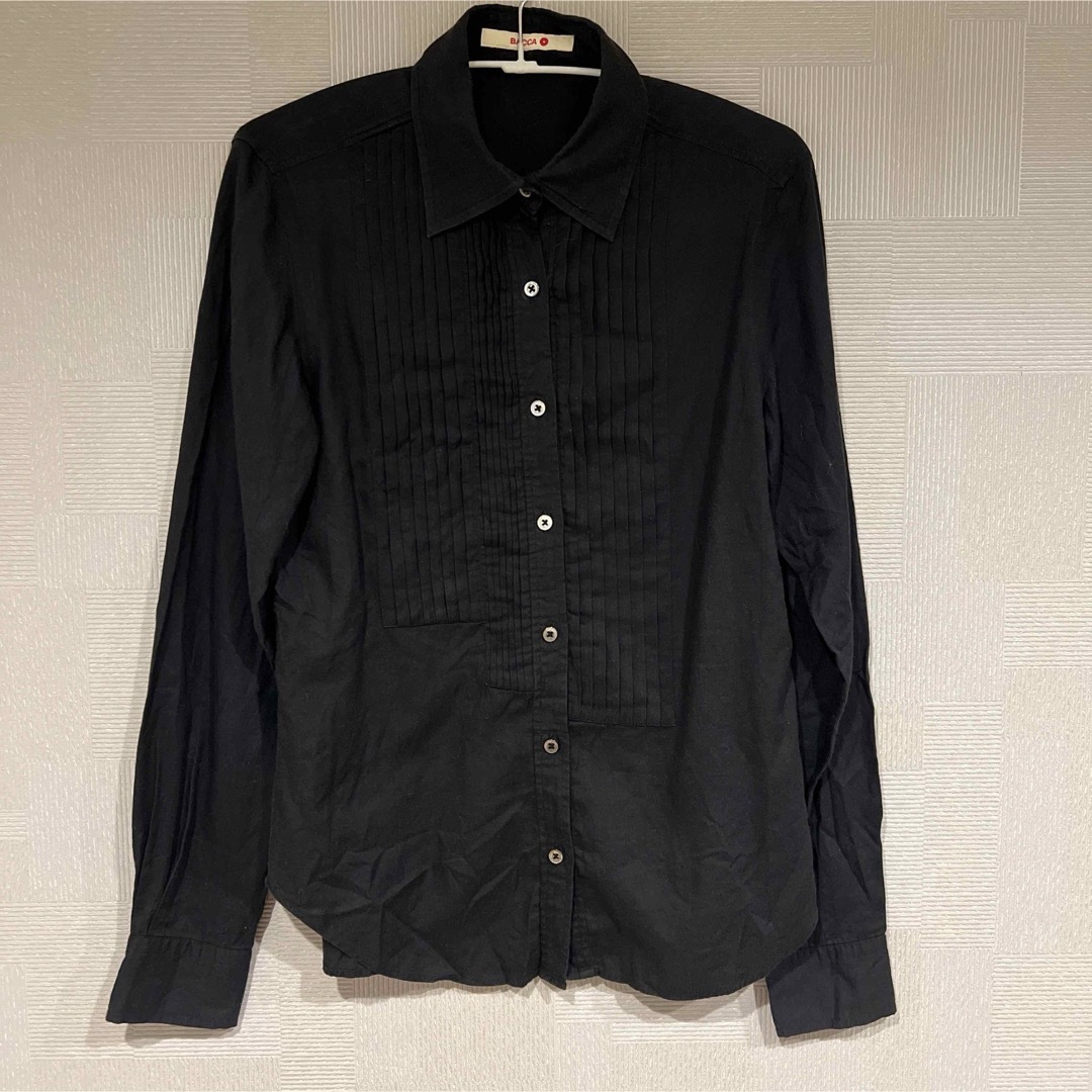 BACCA(バッカ)のBACCA バッカ デザインシャツ ブラウス ブラック 黒 シンプル ピンタック レディースのトップス(シャツ/ブラウス(長袖/七分))の商品写真