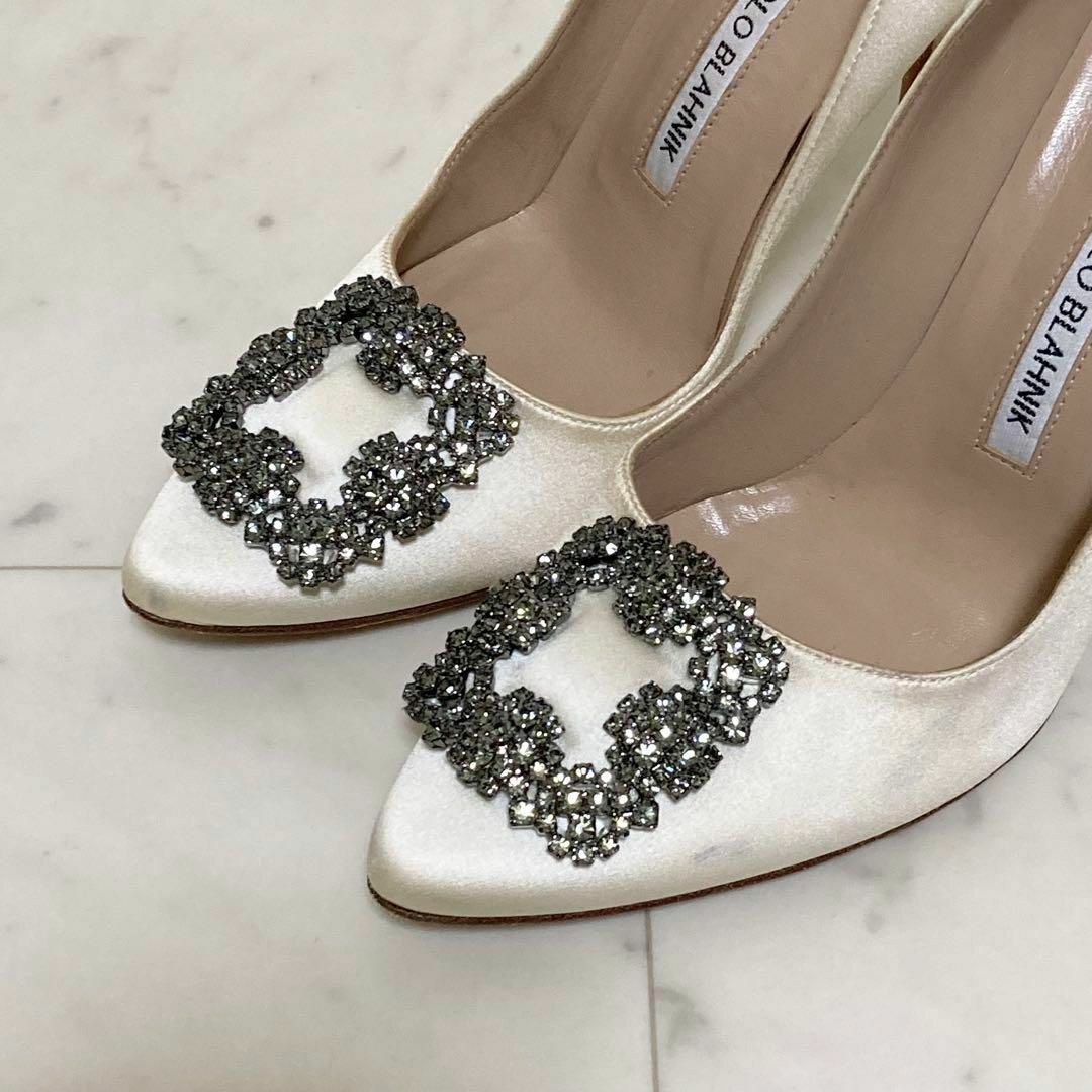 MANOLO BLAHNIK(マノロブラニク)のマノロブラニク　パンプス　ハンギシ　ビジュー　36　サテン　パーティ レディースの靴/シューズ(ハイヒール/パンプス)の商品写真