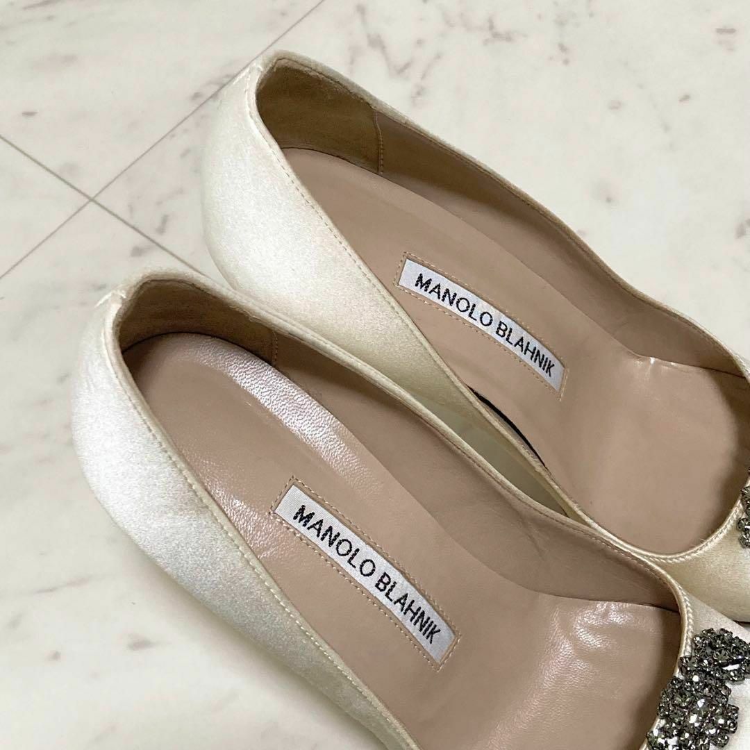 MANOLO BLAHNIK(マノロブラニク)のマノロブラニク　パンプス　ハンギシ　ビジュー　36　サテン　パーティ レディースの靴/シューズ(ハイヒール/パンプス)の商品写真