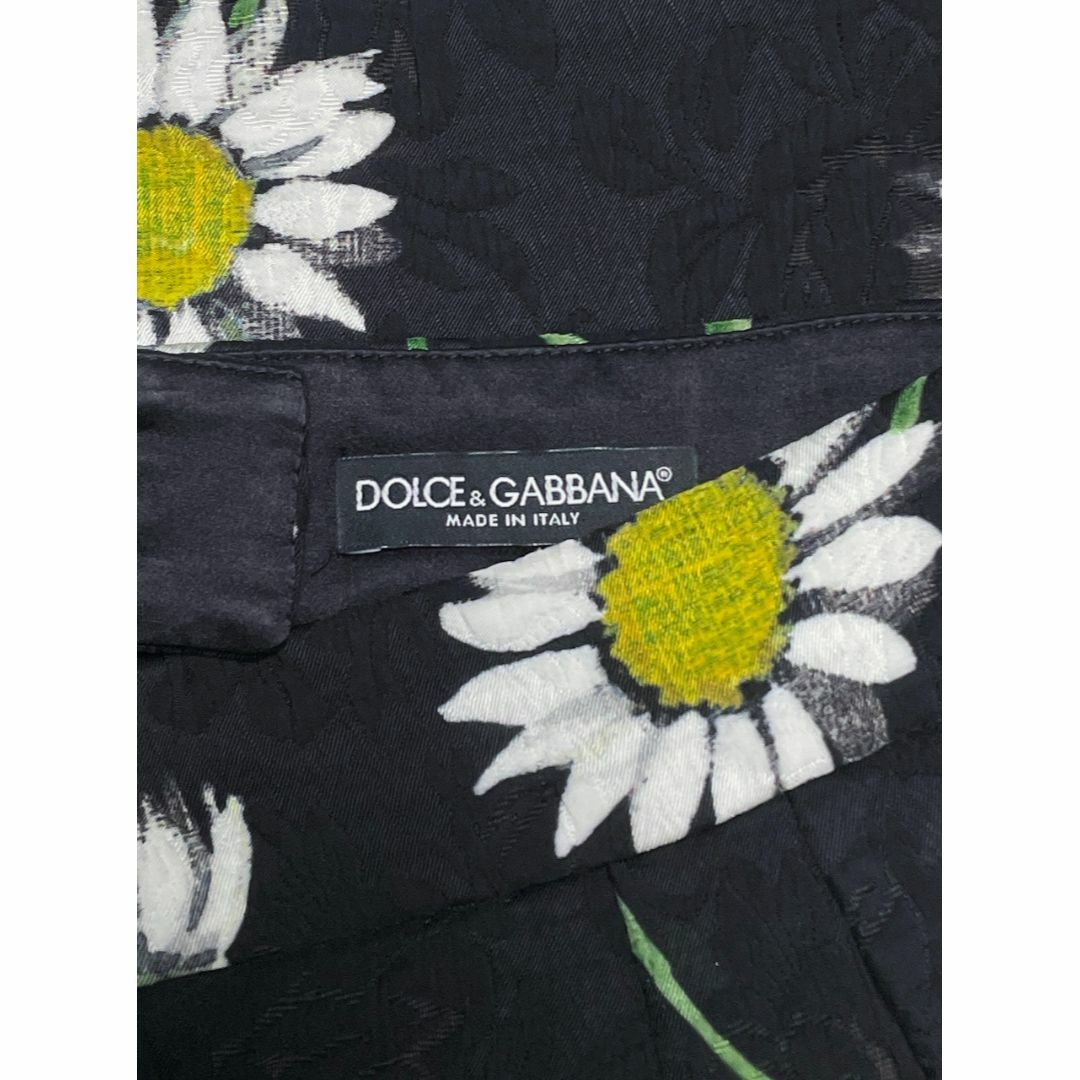 DOLCE&GABBANA(ドルチェアンドガッバーナ)のDOLCE&GABBANA ドルチェ&ガッバーナ マーガレット柄スカート レディースのスカート(ミニスカート)の商品写真