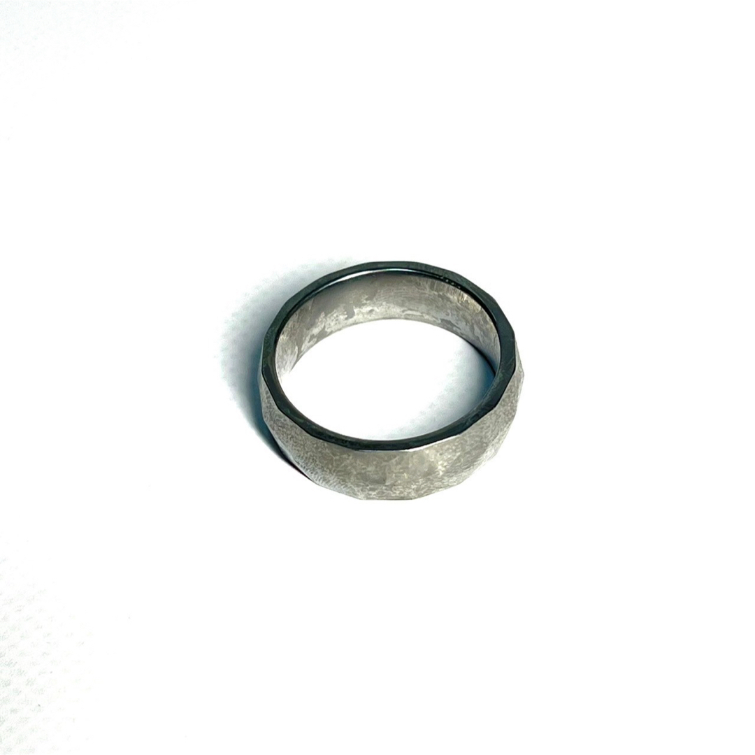 Tungsten リング　指輪　多面カット　鑑定済み　刻印有り メンズのアクセサリー(リング(指輪))の商品写真