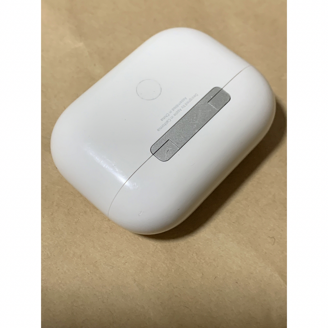 Apple(アップル)のAirPods Pro第2世代 充電器ケース MQD83J/A A2700_11 スマホ/家電/カメラのオーディオ機器(ヘッドフォン/イヤフォン)の商品写真