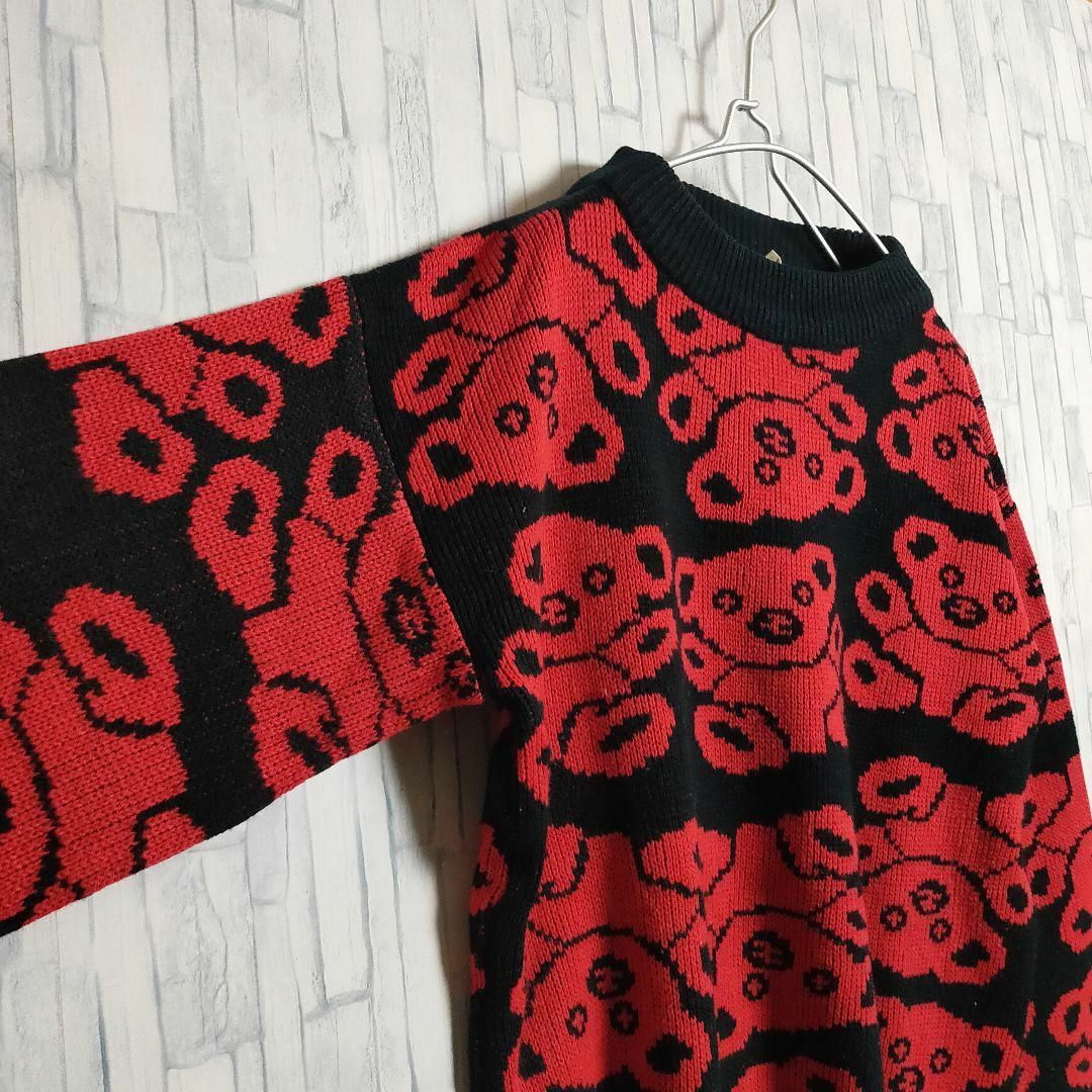 くまさん ベアー ニット アニマルパターン 総柄 セーター 赤黒 古着 レディースのトップス(ニット/セーター)の商品写真
