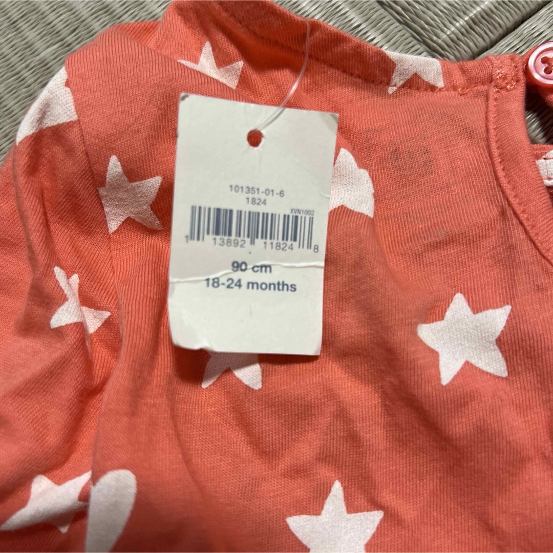 babyGAP(ベビーギャップ)の新品 GAP ワンピース 星 ハート サーモンピンク 90 パンツ付き キッズ/ベビー/マタニティのキッズ服女の子用(90cm~)(ワンピース)の商品写真