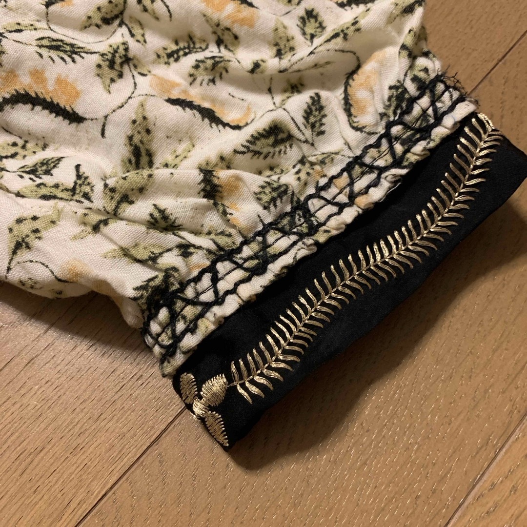 archi(アーキ)のアーキ　archi トップス　Sサイズ　柄　刺繍　白系　チュニック　チェニック レディースのトップス(チュニック)の商品写真