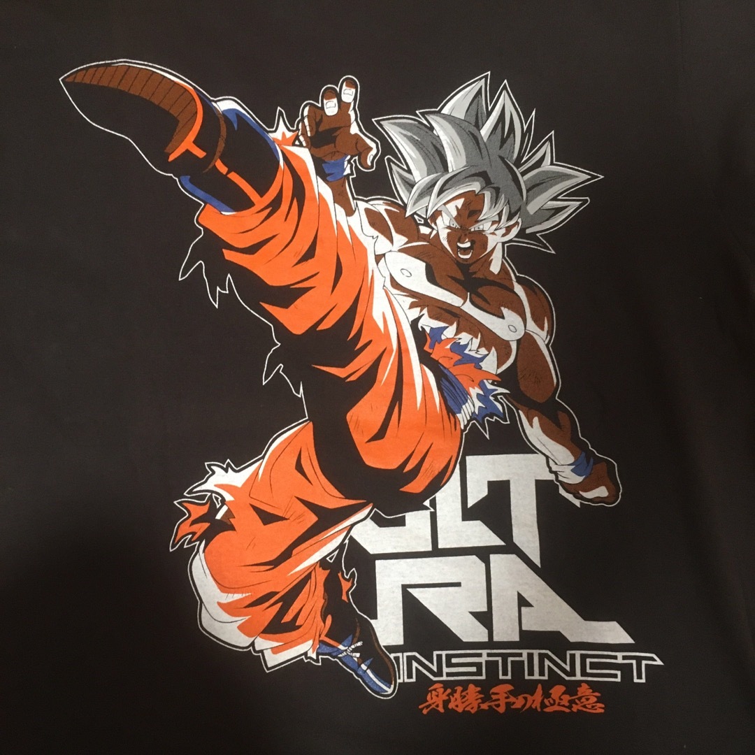 ドラゴンボール(ドラゴンボール)の【レア】ドラゴンボール超☆デカロゴ　プリントTシャツ　チャコールグレー　孫悟空 メンズのトップス(Tシャツ/カットソー(半袖/袖なし))の商品写真