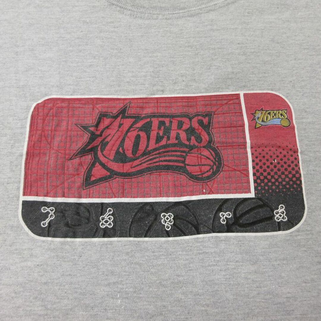 FILA(フィラ)のXL★古着 半袖 ビンテージ Tシャツ メンズ 00年代 00s NBA フィラデルフィアセブンティシクサーズ 76ers 大きいサイズ クルーネック グレー 霜降り バスケットボール 24apr05 中古 メンズのトップス(Tシャツ/カットソー(半袖/袖なし))の商品写真