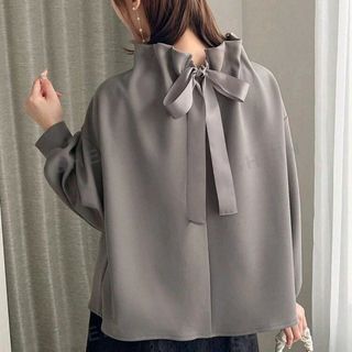 シーイン(SHEIN)のSHEIN ハイネック タイバック ドロップショルダー(トレーナー/スウェット)