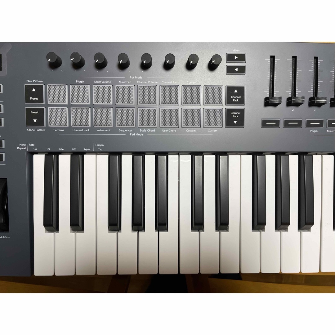 Novation FLKEY49 MIDIキーボード 送料無料 楽器のDTM/DAW(MIDIコントローラー)の商品写真