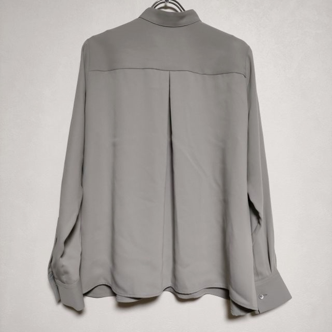 Graphpaper(グラフペーパー)のGraphpaper 新品 Satin Band Collar Blouse GL203-50034 定価25300円 ブラウス シャツ グレー レディース グラフペーパー【中古】4-0324M∞ レディースのトップス(シャツ/ブラウス(長袖/七分))の商品写真