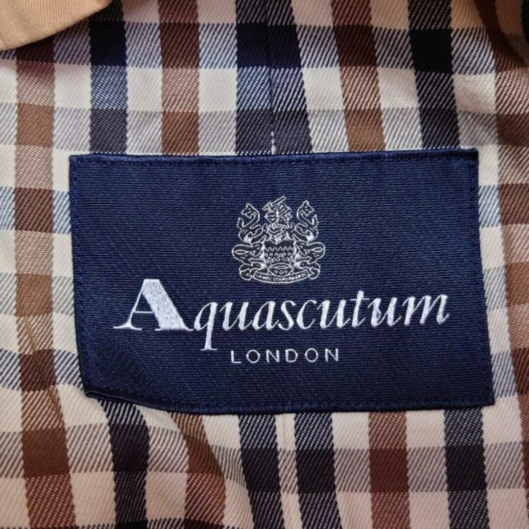 AQUA SCUTUM(アクアスキュータム)のAquascutum(アクアスキュータム) コート サイズ11 M レディース - ベージュ 長袖/ライナー着脱可/春/秋 綿 レディースのジャケット/アウター(その他)の商品写真