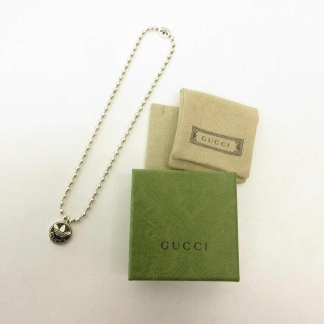 Gucci(グッチ)のグッチ GUCCI × アディダス ロゴ ネックレス ペンダント アクセサリー メンズのアクセサリー(ネックレス)の商品写真