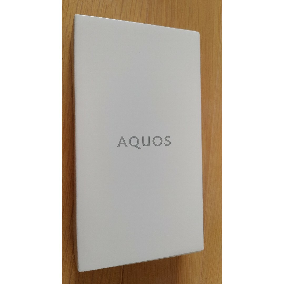 SHARP(シャープ)の【新品】AQUOS sense6s SH-RM19s シルバー スマホ/家電/カメラのスマートフォン/携帯電話(スマートフォン本体)の商品写真