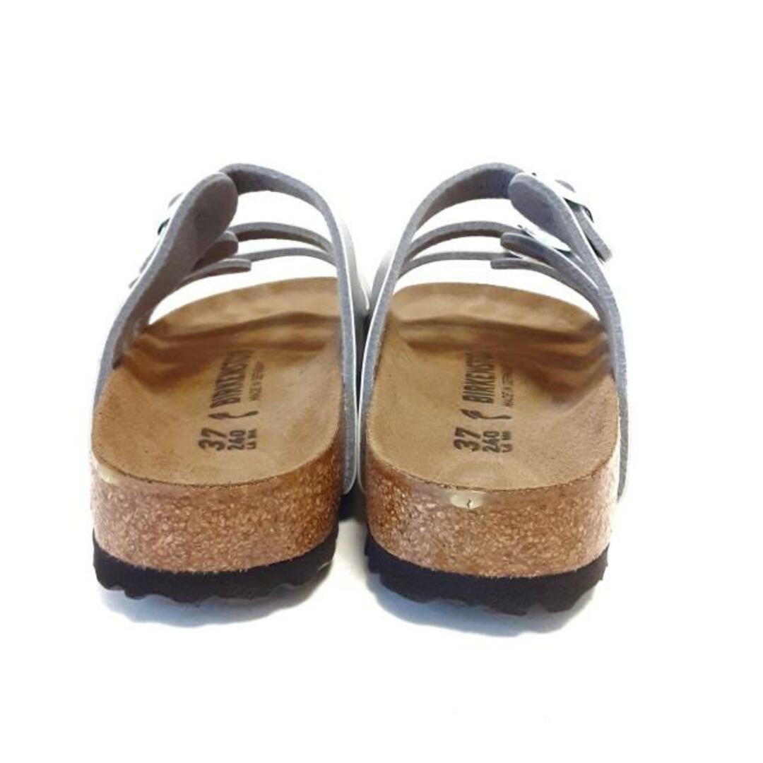 BIRKENSTOCK(ビルケンシュトック)のBIRKEN STOCK(ビルケンシュトック) サンダル 37 レディース美品  - シルバー 合皮 レディースの靴/シューズ(サンダル)の商品写真