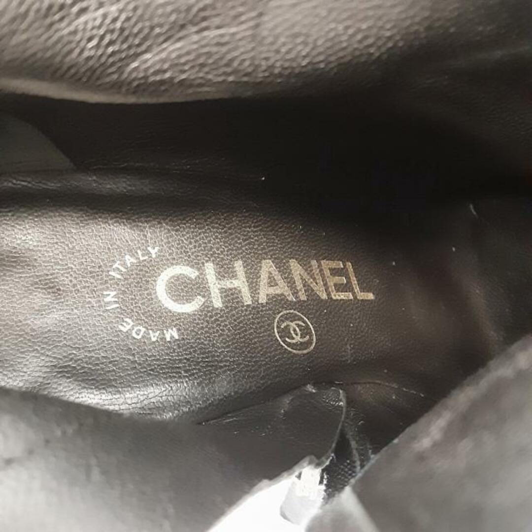 CHANEL(シャネル)のCHANEL(シャネル) ショートブーツ 36 1/2 C レディース - 黒 ココマーク スエード×エナメル（レザー） レディースの靴/シューズ(ブーツ)の商品写真