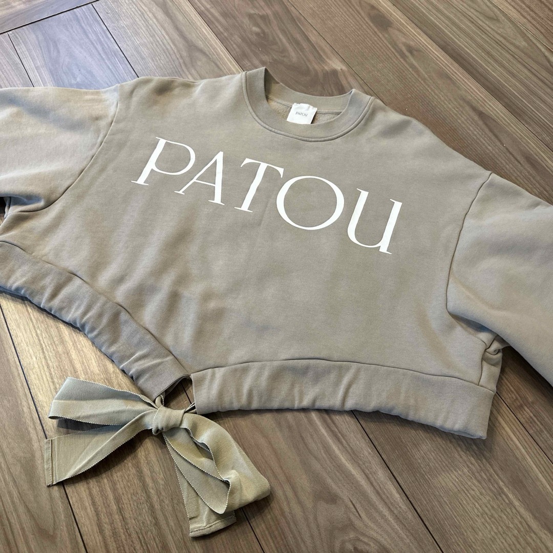 PATOU(パトゥ)のPATOU パトゥ クロップド丈　スウェット　トレーナー　リボン　ショート丈 レディースのトップス(トレーナー/スウェット)の商品写真