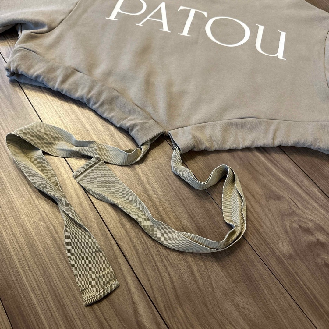 PATOU(パトゥ)のPATOU パトゥ クロップド丈　スウェット　トレーナー　リボン　ショート丈 レディースのトップス(トレーナー/スウェット)の商品写真