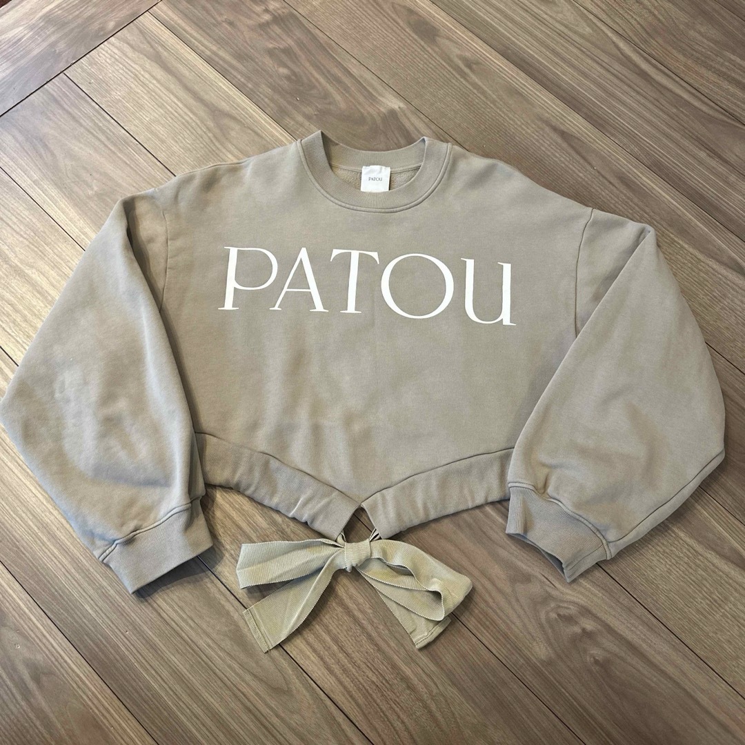 PATOU(パトゥ)のPATOU パトゥ クロップド丈　スウェット　トレーナー　リボン　ショート丈 レディースのトップス(トレーナー/スウェット)の商品写真