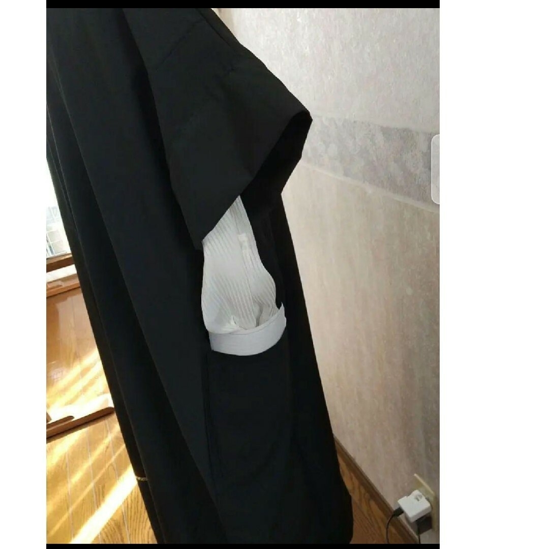 着物リメイク　ロングコート　黒留め袖　ポケット、リボン、裏地付き レディースのジャケット/アウター(ロングコート)の商品写真