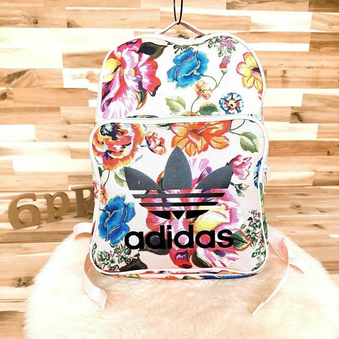 adidas(アディダス)の【アディダス×ザファームカンパニー】限定コラボ 花柄 リュック ピンク×カラフル レディースのバッグ(リュック/バックパック)の商品写真