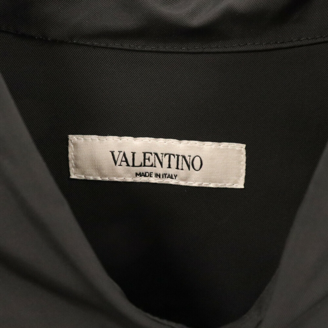 VALENTINO(ヴァレンティノ)のVALENTINO ヴァレンチノ 22AW DREAMAS V LOGO SHIRT ロゴプリント オーバーサイズ 長袖シャツ ブラック P56101303 メンズのトップス(シャツ)の商品写真
