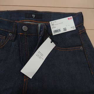 ユニクロ(UNIQLO)のUNIQLO +J セルビッジストレートジーンズ Navy 24インチ 新品(デニム/ジーンズ)