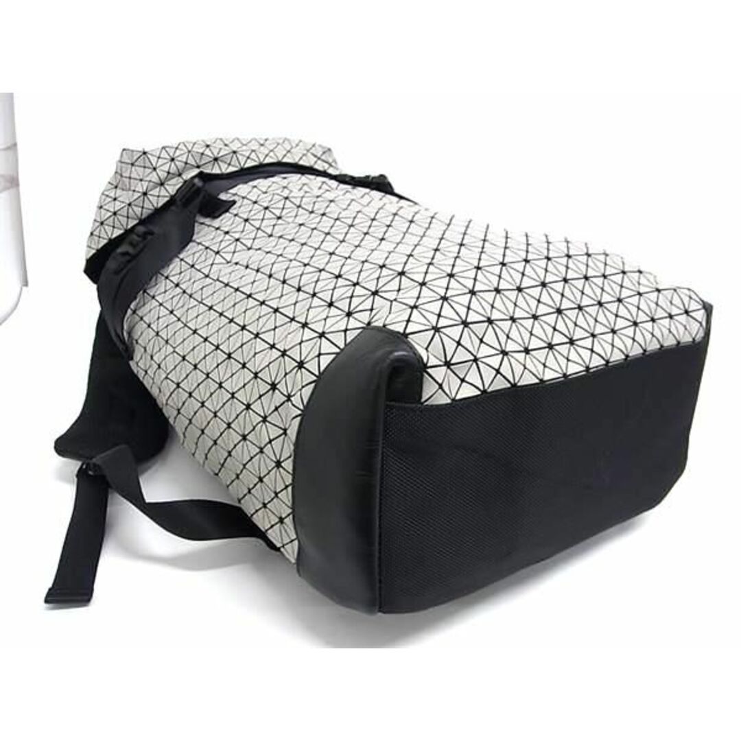 ISSEY MIYAKE(イッセイミヤケ)の■美品■ BAO BAO ISSEY MIYAKE バオバオイッセイミヤケ ハイカー PVC リュックサック バックパック デイパック ライトグレー系 AW3534 レディースのバッグ(リュック/バックパック)の商品写真