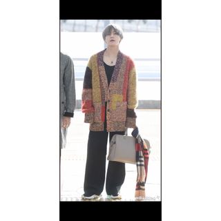 Burberry カーディガン　BTSテテ着用