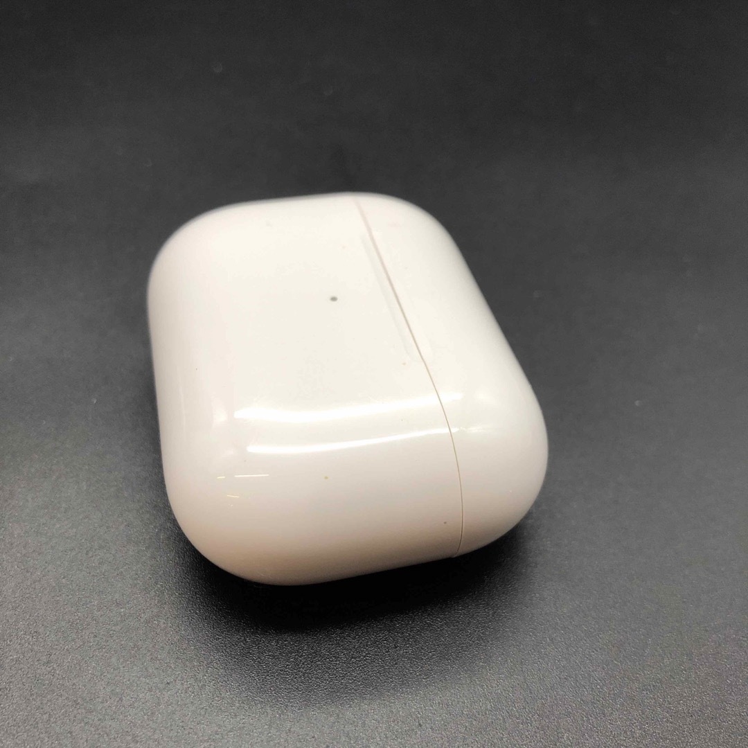 Apple(アップル)の純正 Apple アップル AirPods Pro 充電ケースのみ 第一世代 スマホ/家電/カメラのオーディオ機器(ヘッドフォン/イヤフォン)の商品写真