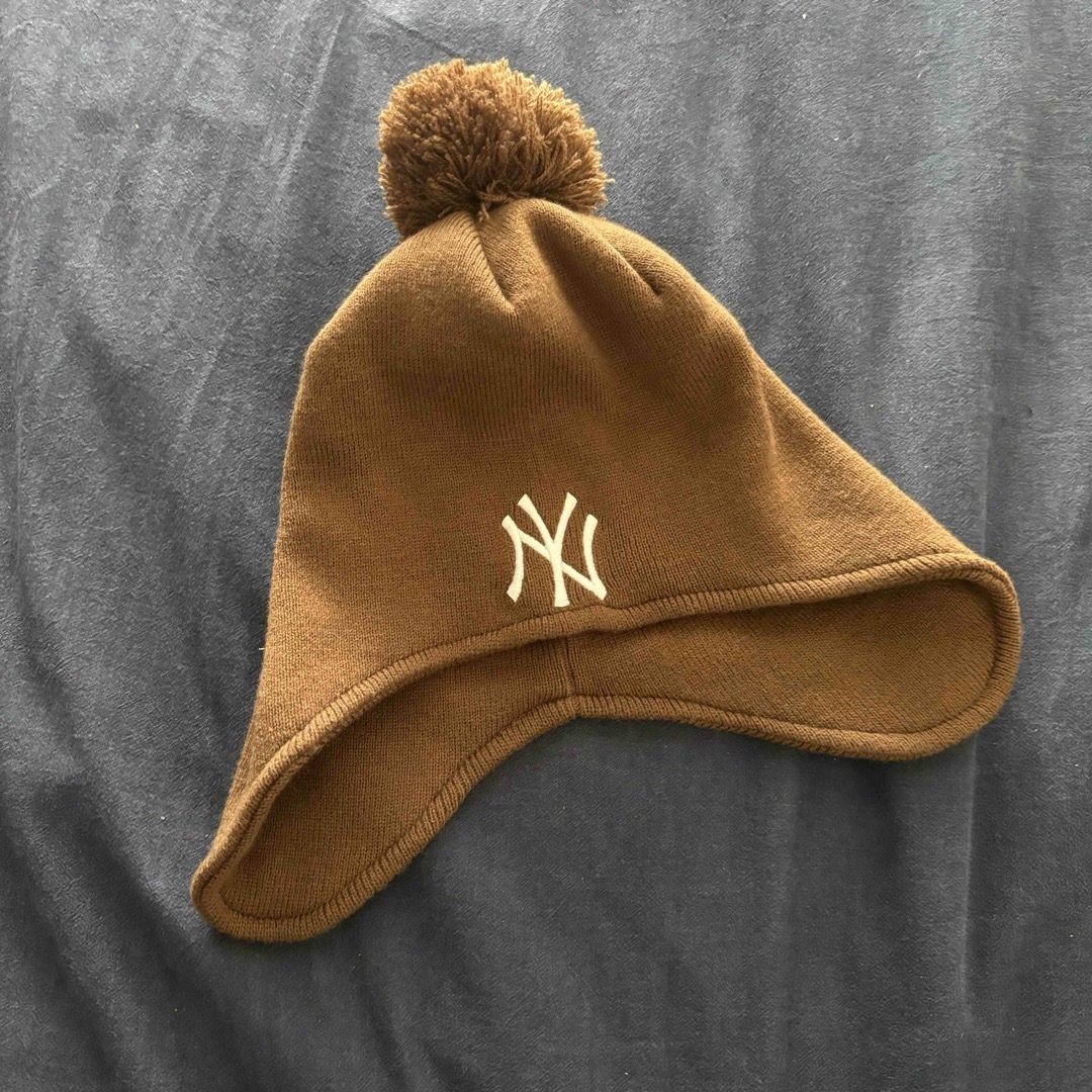 NEW ERA(ニューエラー)のBEAMS / 別注 Ear Flap Pom-Pom Knit Cap メンズの帽子(ニット帽/ビーニー)の商品写真