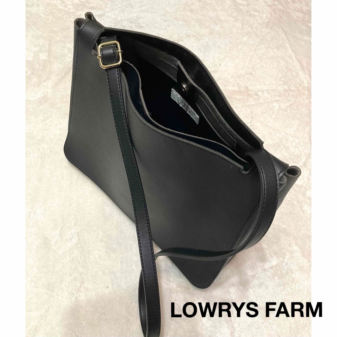 LOWRYS FARM(ローリーズファーム)のLOWRYS FARM ショルダーバッグ レザー A4収納可 斜め掛け  レディースのバッグ(ショルダーバッグ)の商品写真